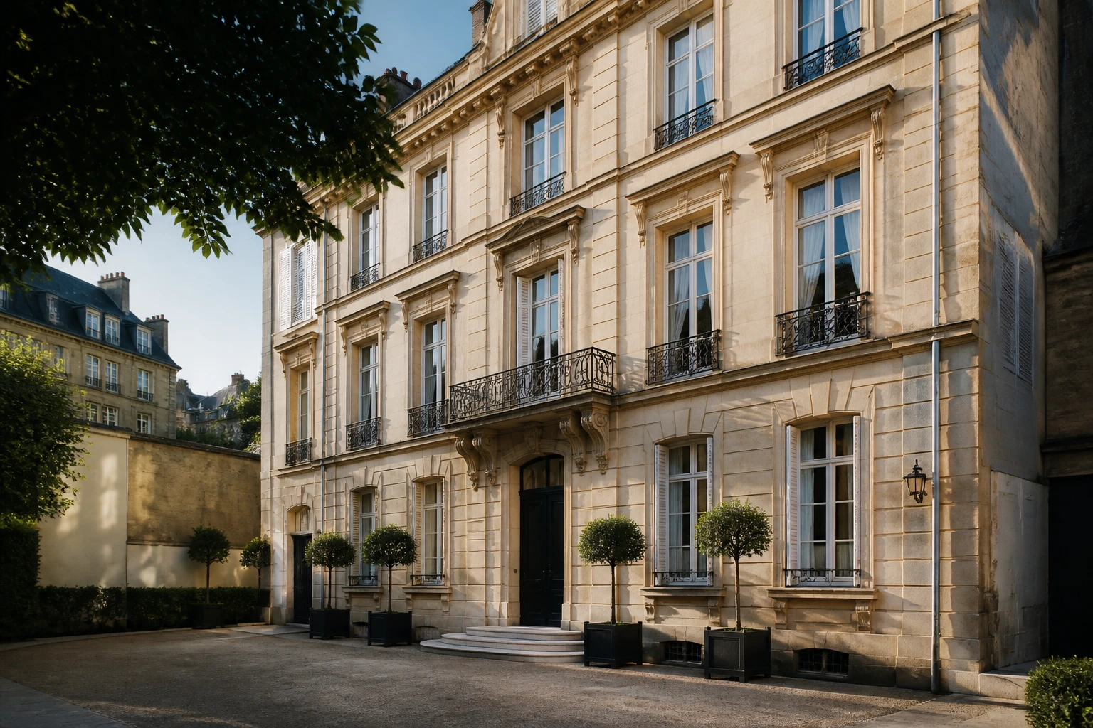 Façade d'une maison bourgeoise parisienne illustrant le patrimoine immobilier déclaré à la HATVP